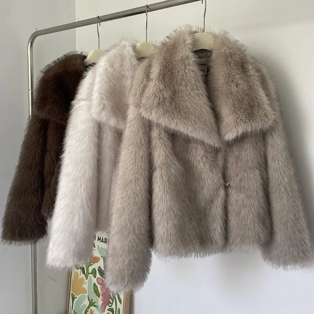 Chona | Damska Miękka Kurtka Zimowa – Elegancka Krótka Kurtka ze Sztucznego Futra Butik Modowy