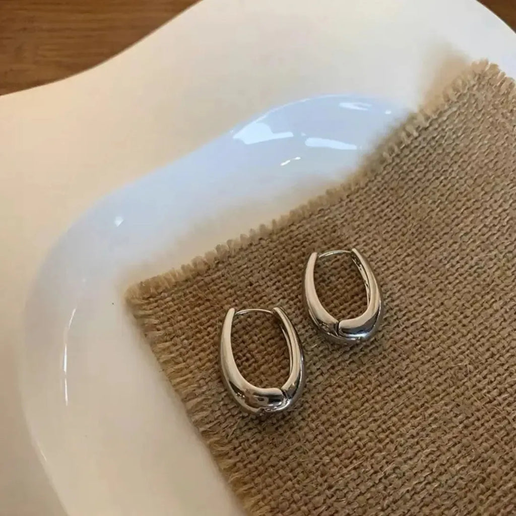 Jadwiga Damskie Kolczyki Koła Bolt | Nowoczesne i Eleganckie Butik Modowy