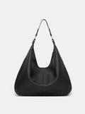 Elegancka torebka hobo na ramię w kolorze czarnym, widok z przodu
