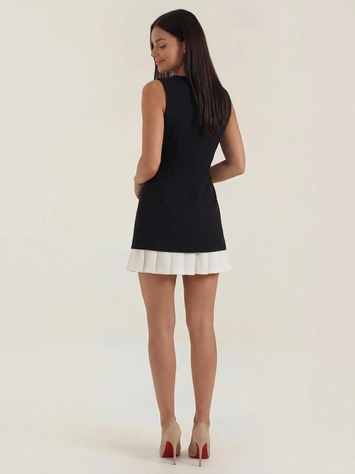 Celestyna - sukienka mini damska o linii A, bez rękawów, czarna | Butik Modowy
