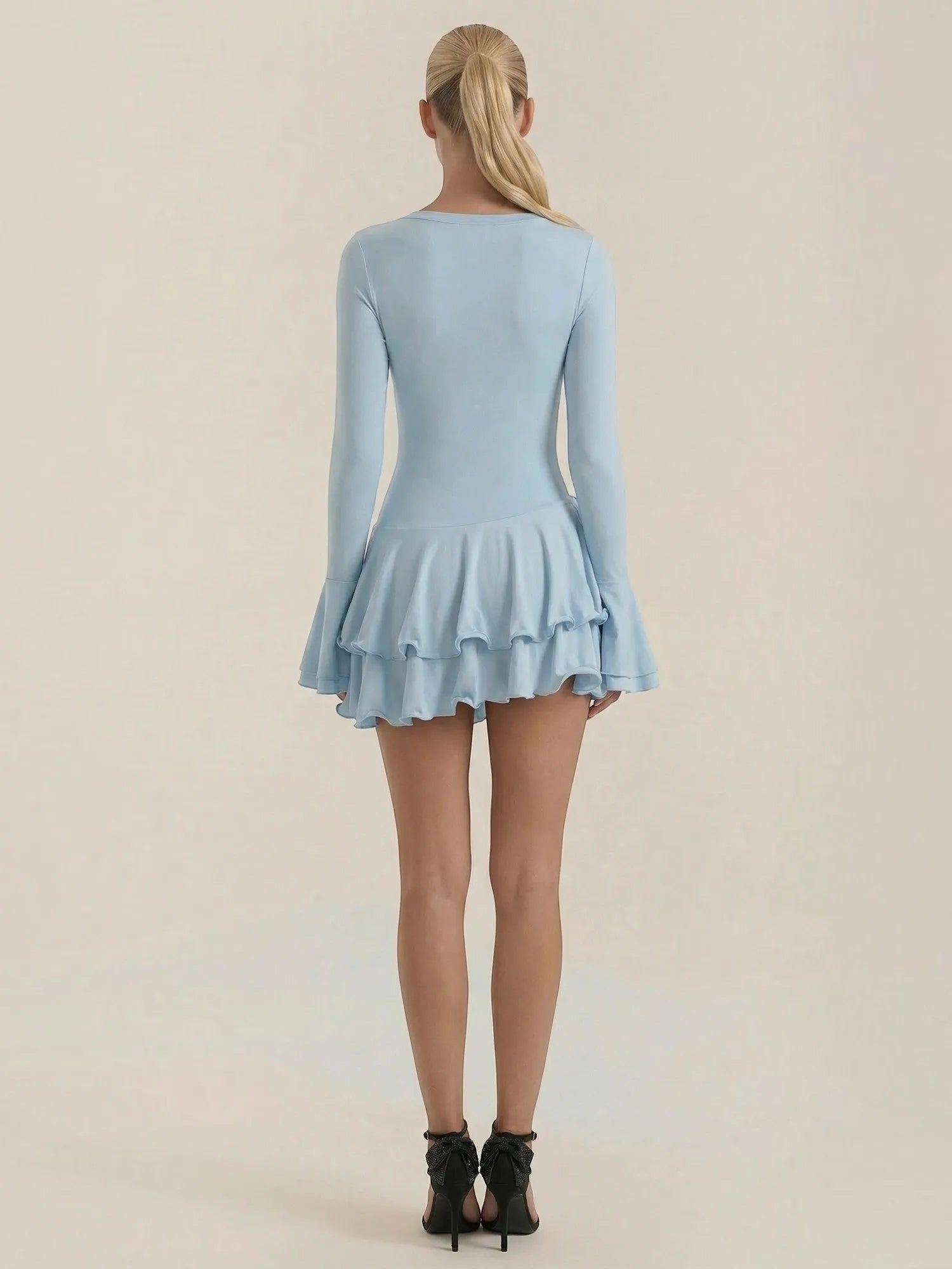 Estelle – sukienka mini damska z głębokim dekoltem V | Butik Modowy
