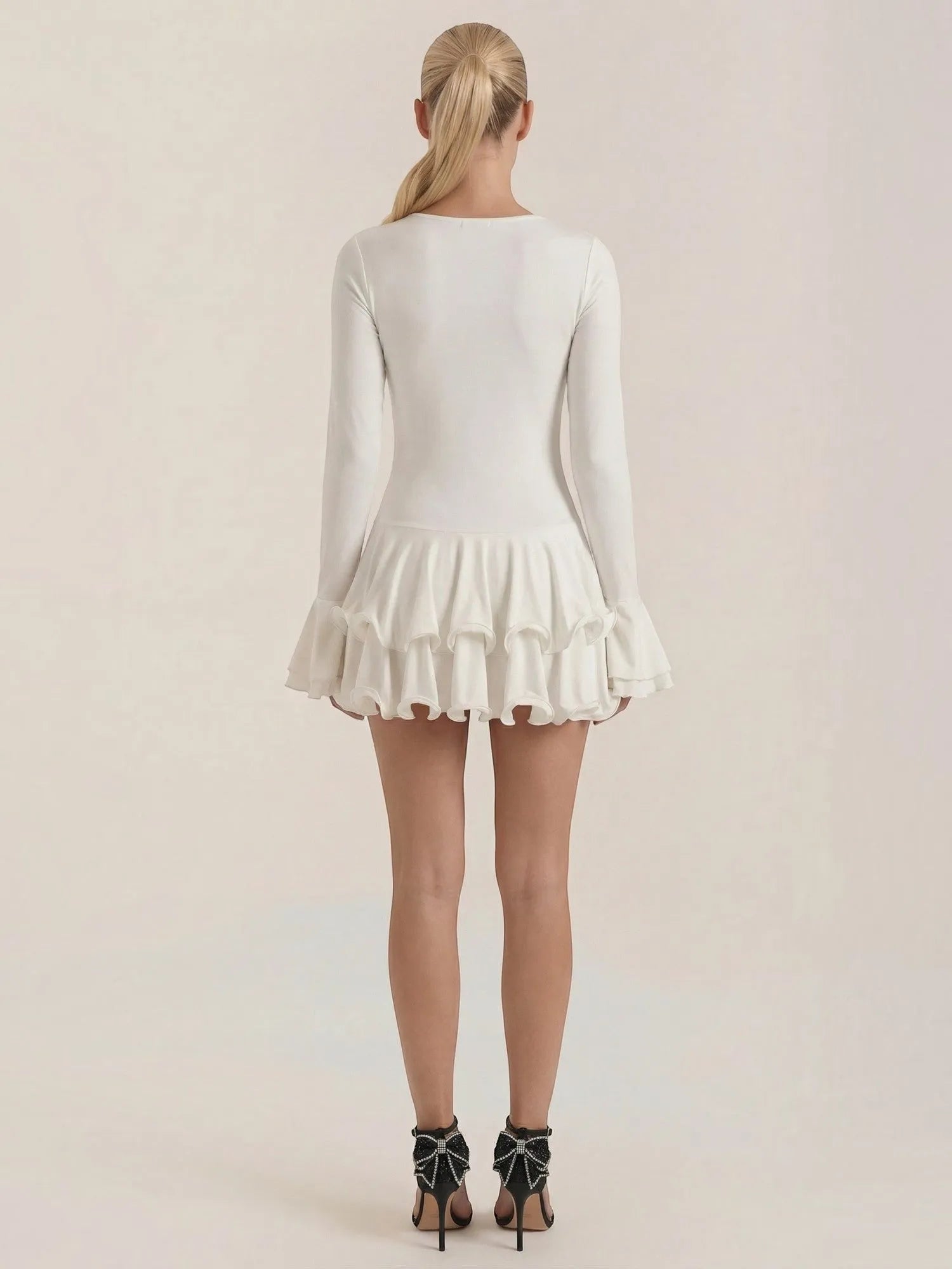 Estelle – sukienka mini damska z głębokim dekoltem V | Butik Modowy