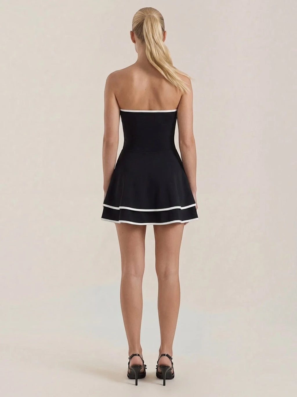 Greta – rozkloszowana sukienka mini damska, czarna | Butik Modowy