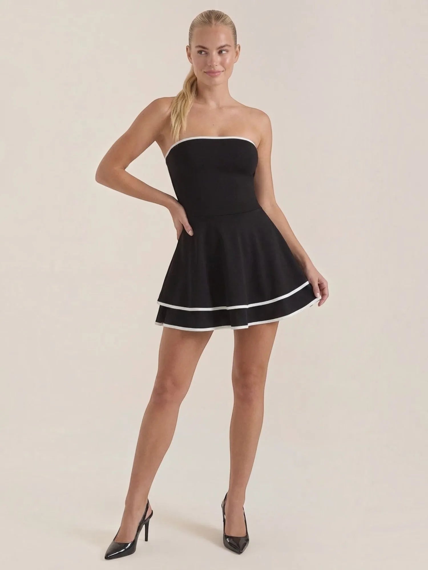 Greta – rozkloszowana sukienka mini damska, czarna | Butik Modowy