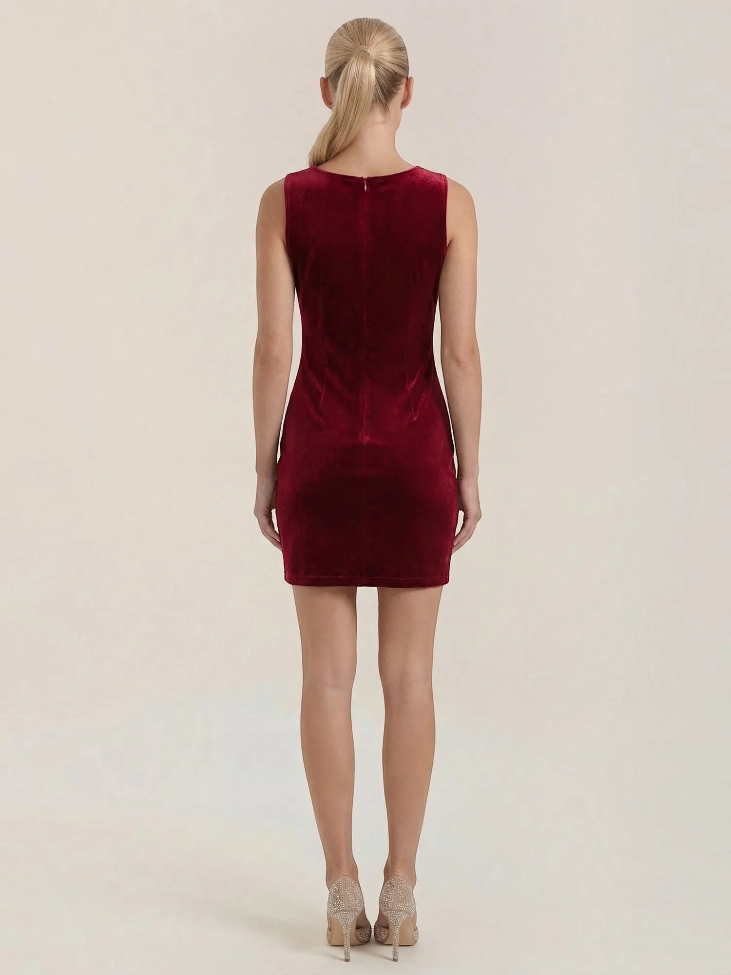 Rachelle – aksamitna sukienka mini damska | Butik Modowy
