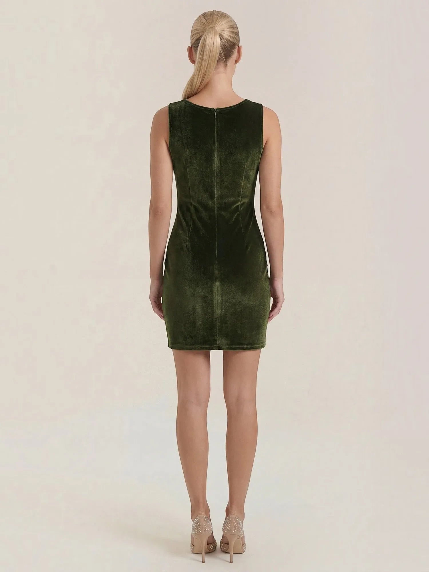 Rachelle – aksamitna sukienka mini damska | Butik Modowy