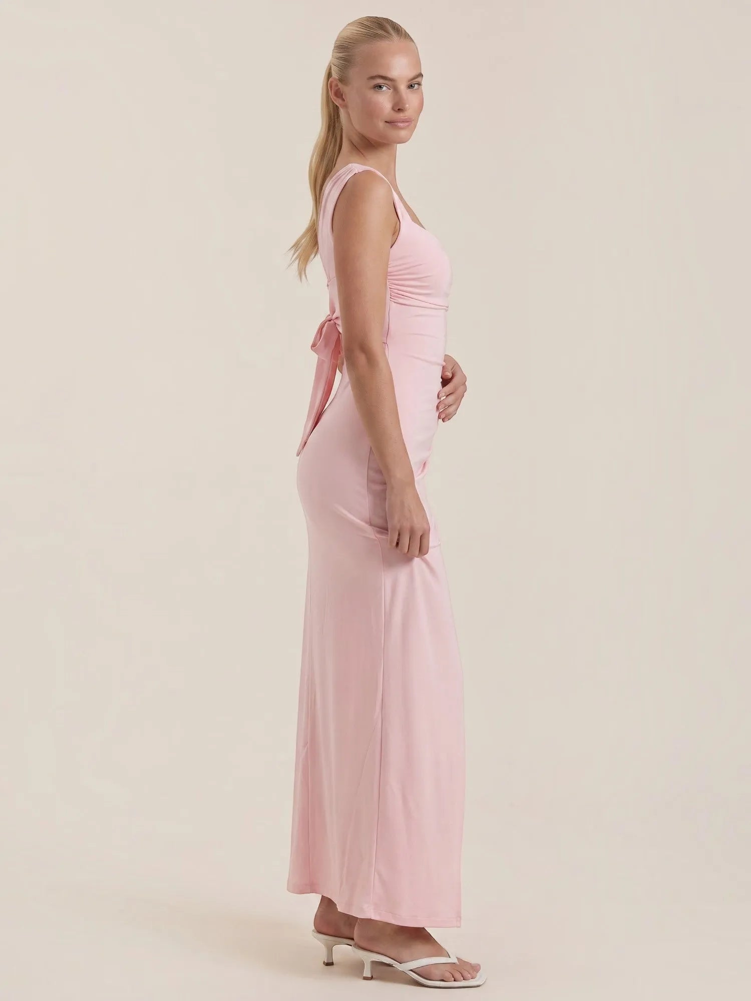 Rhoda – marszczona sukienka maxi damska, pastelowa | Butik Modowy