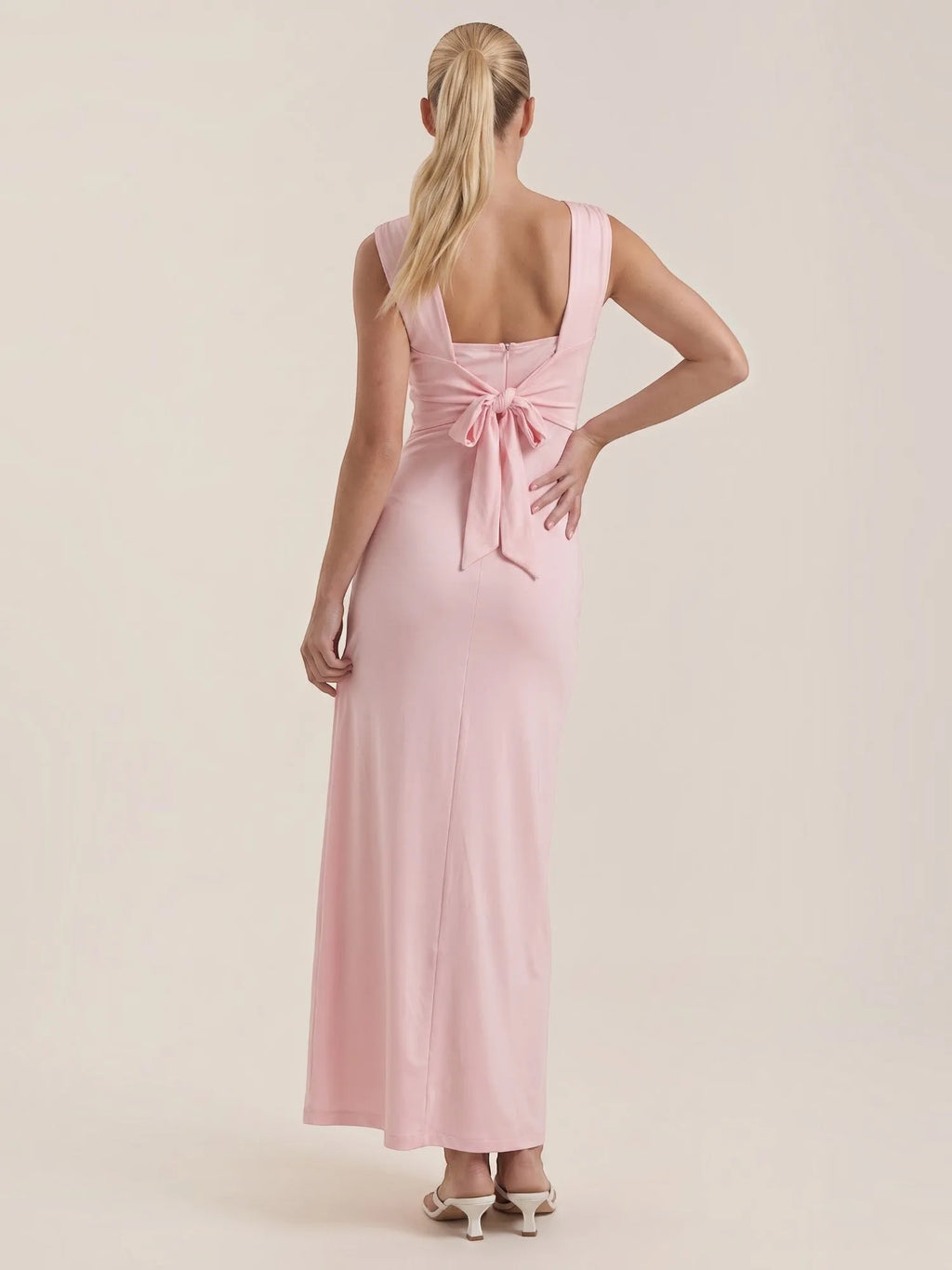 Rhoda – marszczona sukienka maxi damska, pastelowa | Butik Modowy