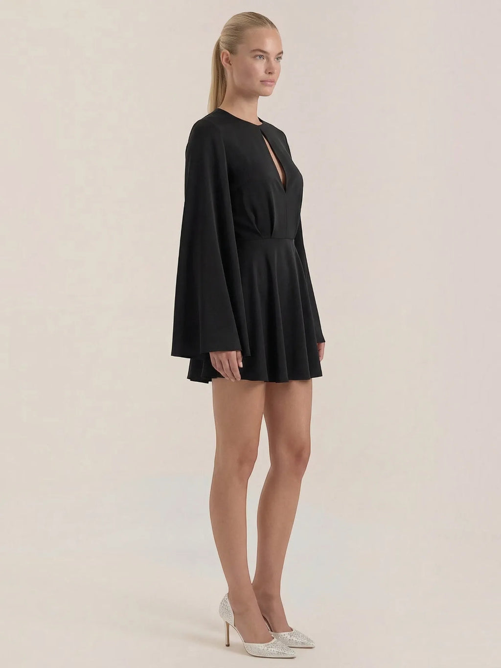 Serena – sukienka mini damska z bufiastymi rękawami | Butik Modowy