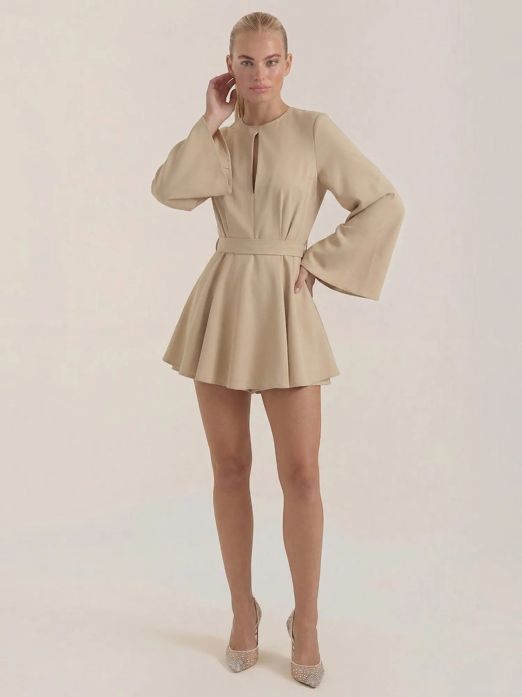Serena – sukienka mini damska z bufiastymi rękawami | Butik Modowy