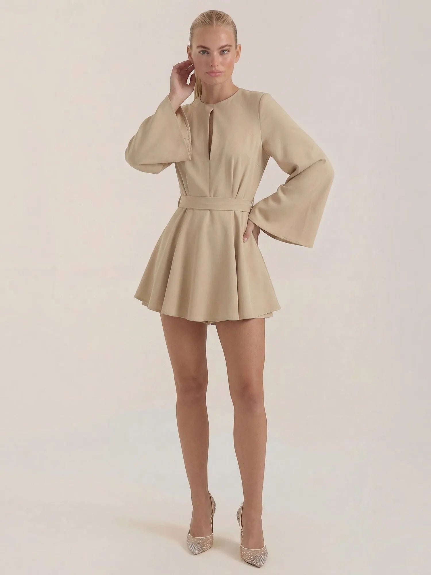 Serena – sukienka mini damska z bufiastymi rękawami | Butik Modowy
