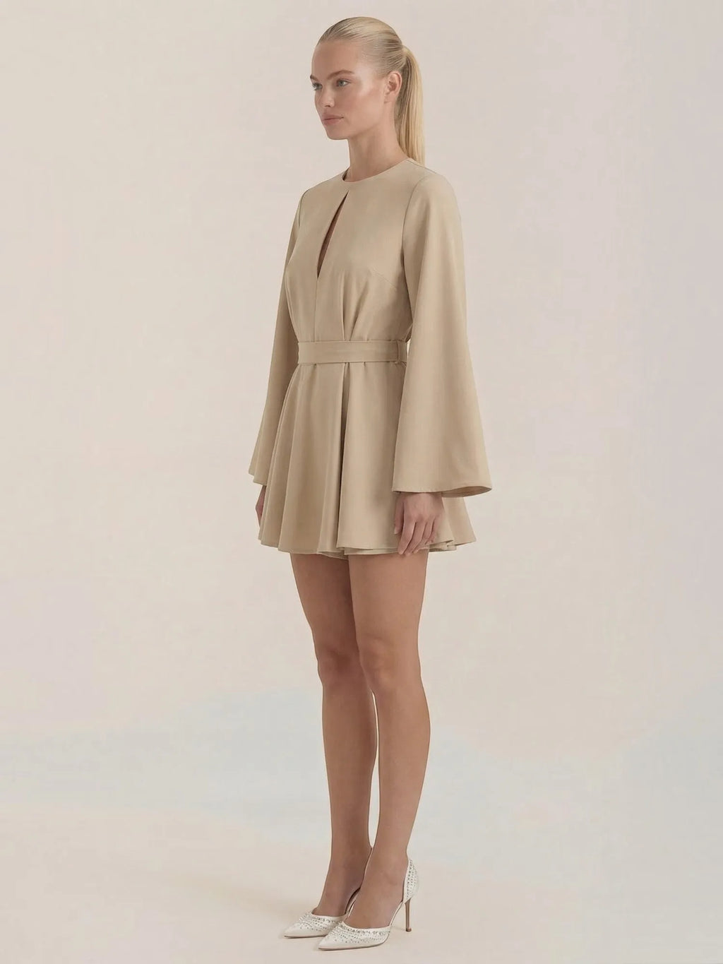 Serena – sukienka mini damska z bufiastymi rękawami | Butik Modowy