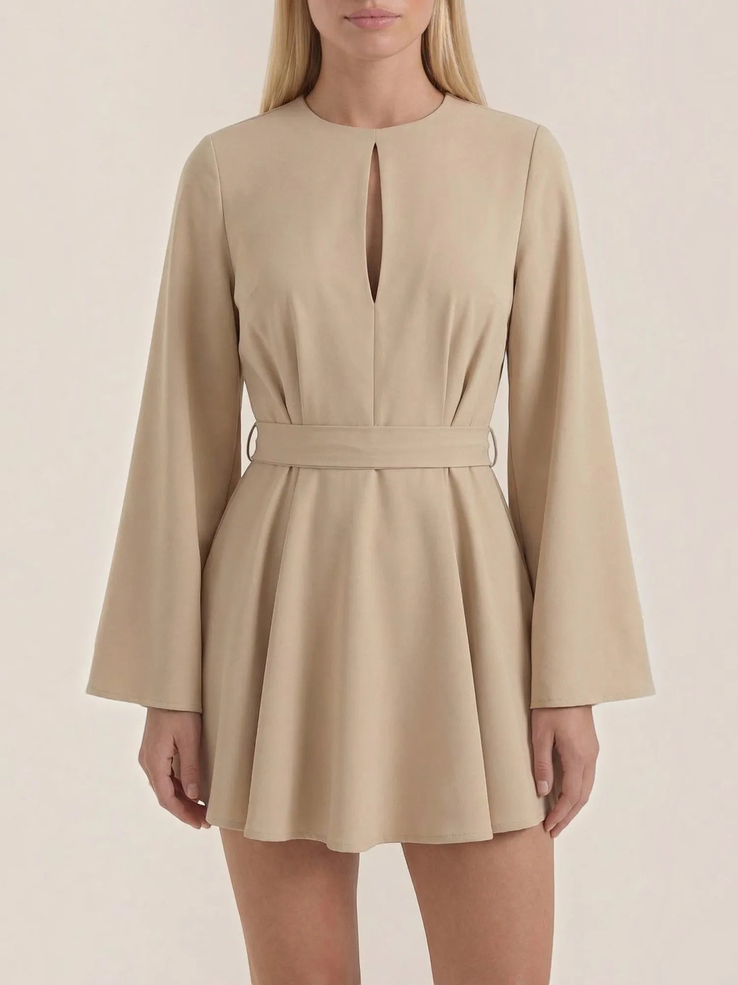 Serena – sukienka mini damska z bufiastymi rękawami | Butik Modowy
