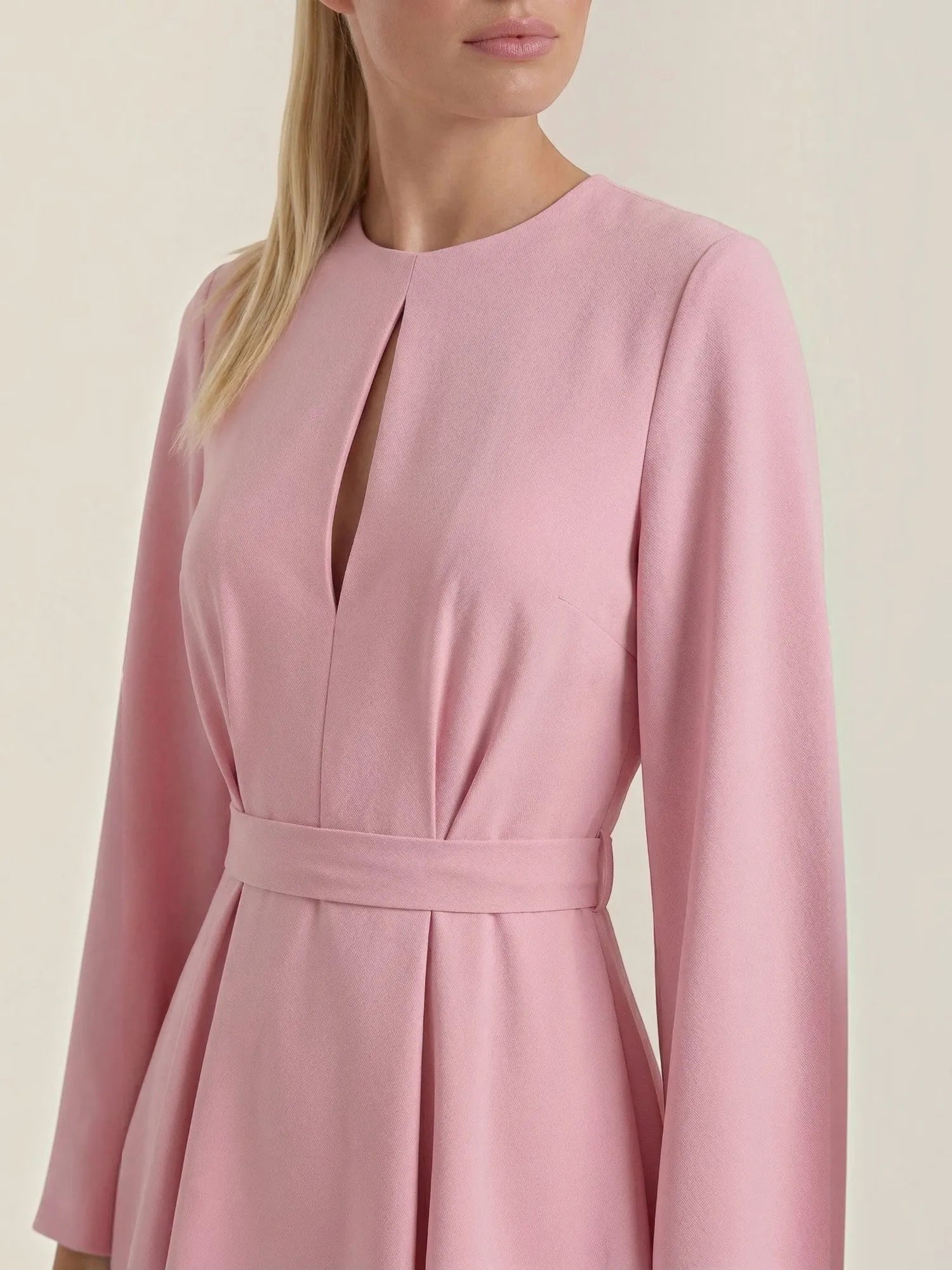Serena – sukienka mini damska z bufiastymi rękawami | Butik Modowy