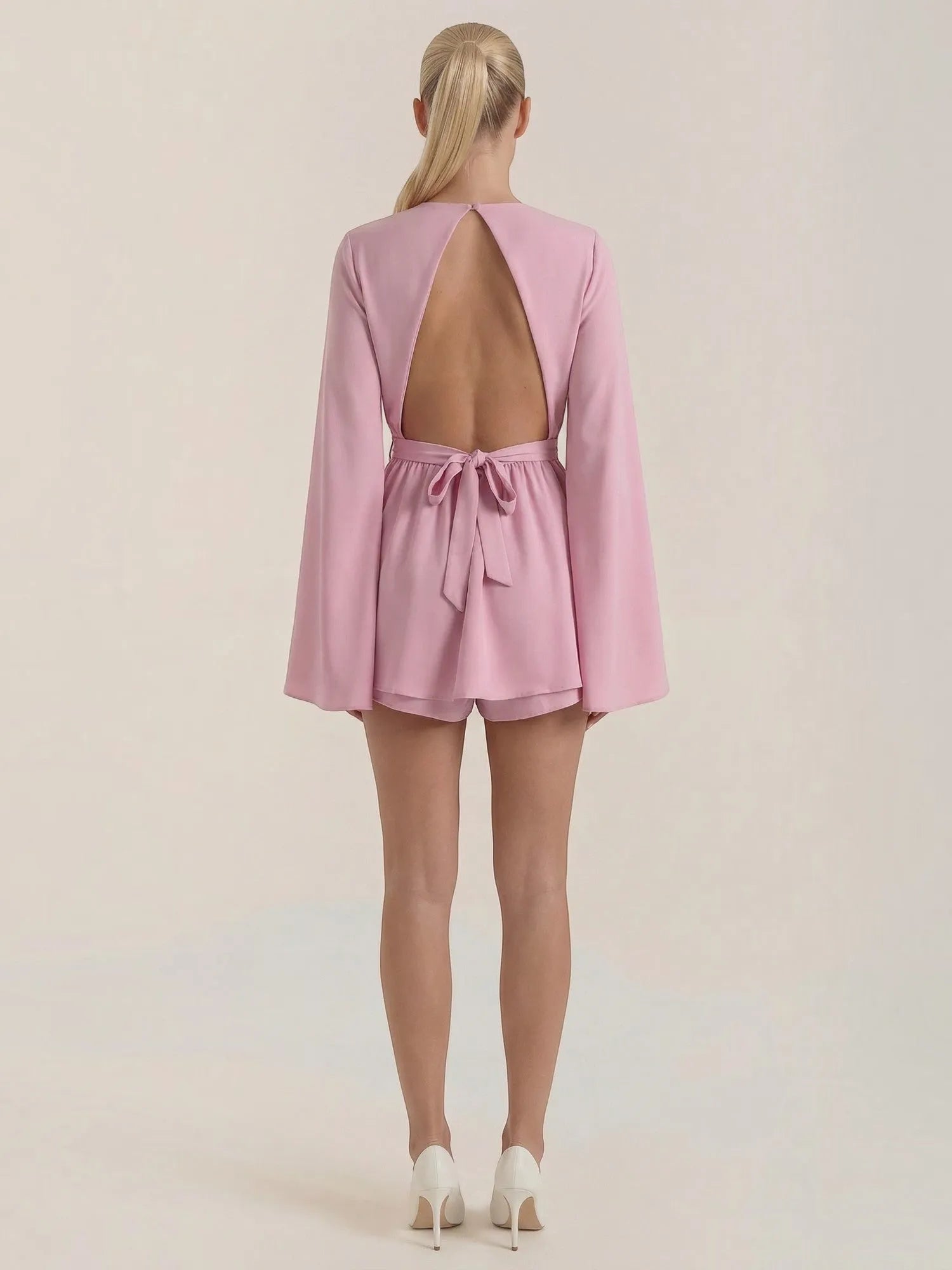 Serena – sukienka mini damska z bufiastymi rękawami | Butik Modowy