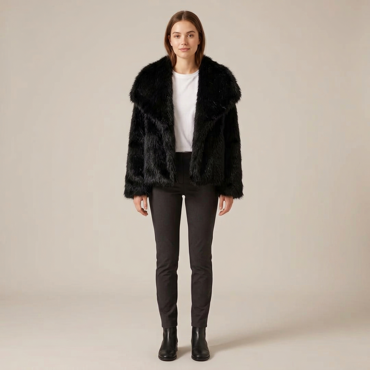 Theadora - czarna kurtka oversize ze sztucznego futra, widok z przodu