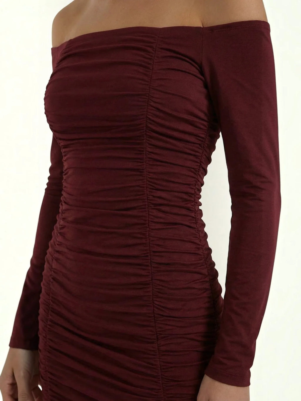 Yvette – sukienka mini damska z odkrytymi ramionami | Butik Modowy